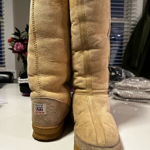 Vintage 2004 UGG Classic Tan Sheepskin Boots